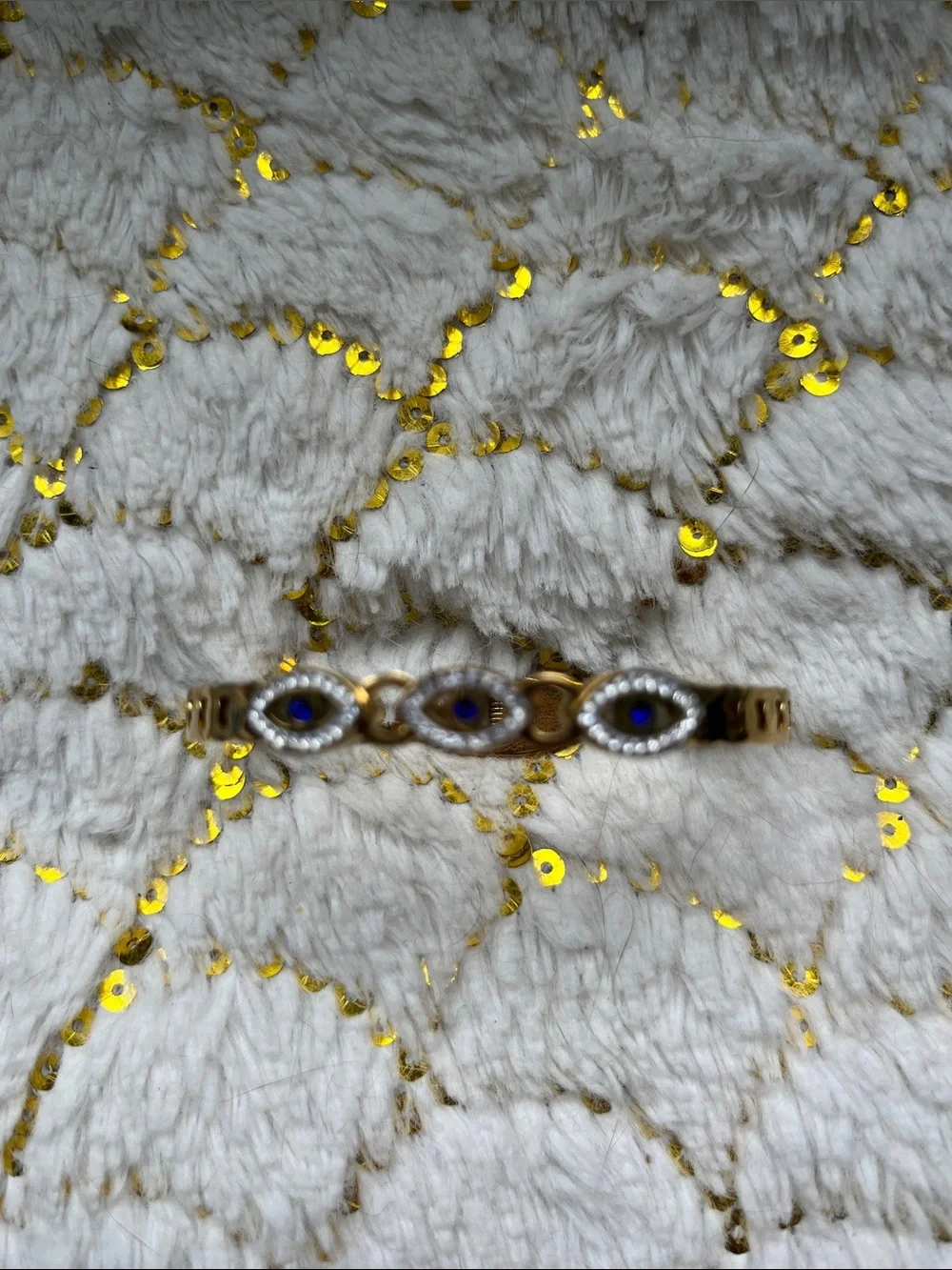 Bracelet with 3 protective eyes, rimmed in blue and shiny gems.